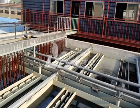 白屈(qu)菜(cai)堿生產廢(fei)水預處理(li)方法(fa)